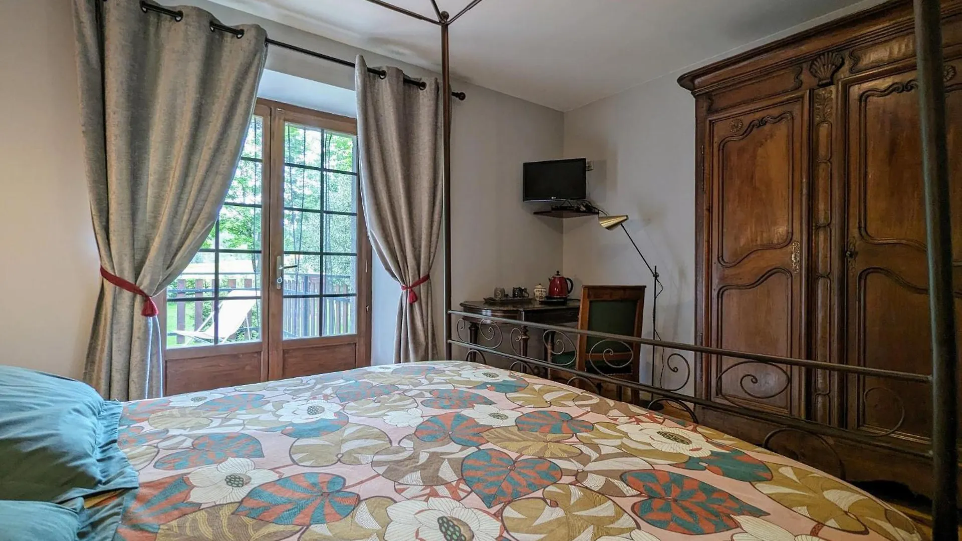 Bed & Breakfast Ferme De Charme Avec Piscine Et Tennis Prives - Fr-1-582-496 Saint-Romain-Lachalm