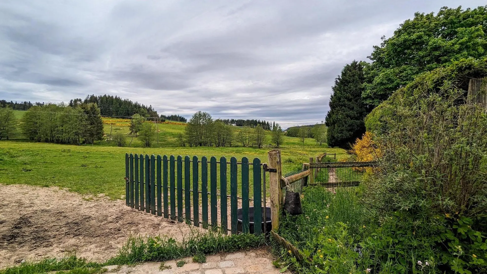 Ferme De Charme Avec Piscine Et Tennis Prives - Fr-1-582-496 Saint-Romain-Lachalm 0*,  France