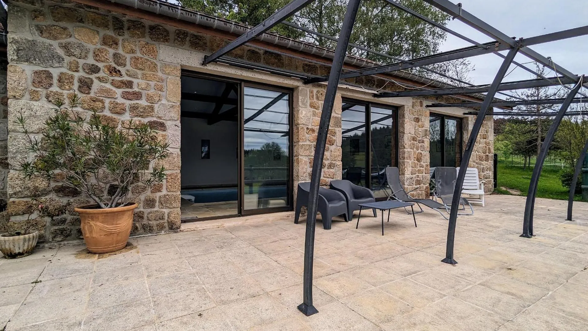 Bed & Breakfast Ferme De Charme Avec Piscine Et Tennis Prives - Fr-1-582-496 Saint-Romain-Lachalm France