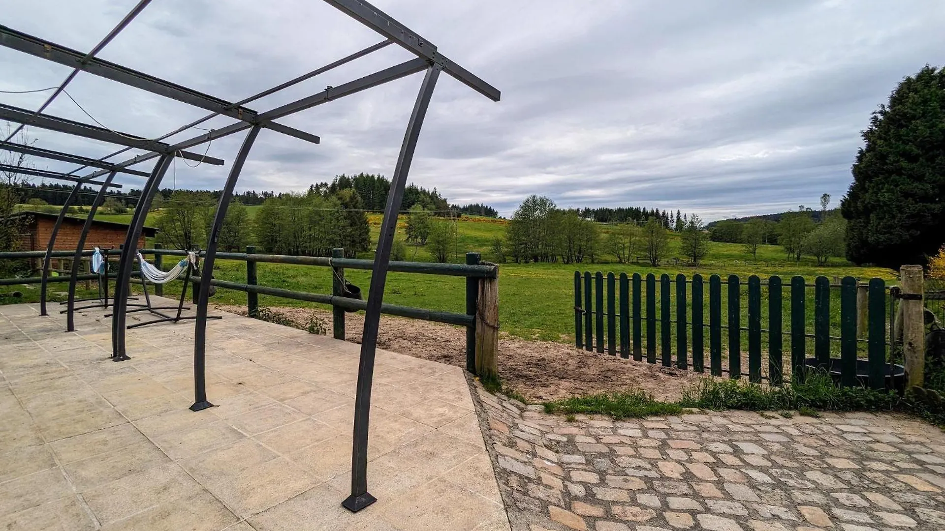 Bed & Breakfast Ferme De Charme Avec Piscine Et Tennis Prives - Fr-1-582-496 Saint-Romain-Lachalm